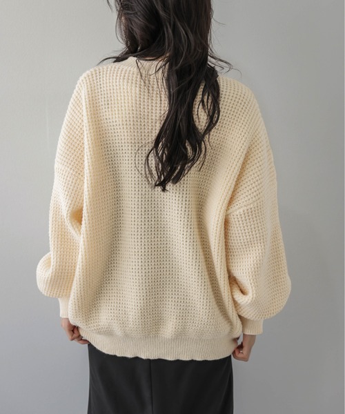 La-gemme(ラジェム)の「ワッフルニットプルオーバー/ゆったりシルエット/リラクシー(ニット/セーター・レディース・グレー/ピンク/ブラック/ベージュ・フリー)」の16枚目の写真