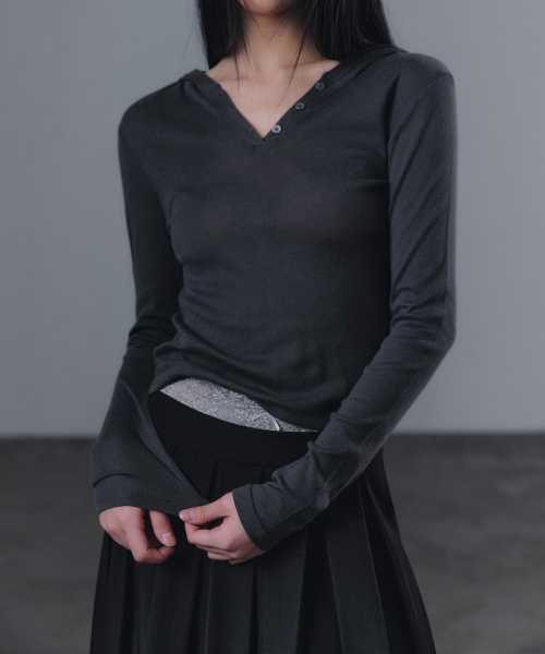 GROWHIDE(グロウハイド)の「リエナフードボタンTシャツ(パーカー・レディース・アイボリー/ブラック/チャコールグレー・FREE)」の8枚目の写真
