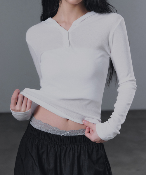 GROWHIDE(グロウハイド)の「リエナフードボタンTシャツ(パーカー・レディース・アイボリー/ブラック/チャコールグレー・FREE)」の12枚目の写真