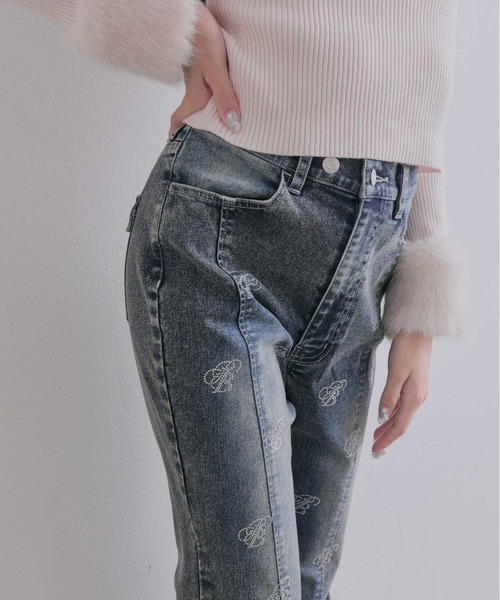 OLIVE des OLIVE(オリーブデオリーブ)の「キラキラモノグラムストレッチデニムパンツ(デニムパンツ・レディース・サックスブルー/ネイビー・MEDIUM/SMALL)」の19枚目の写真
