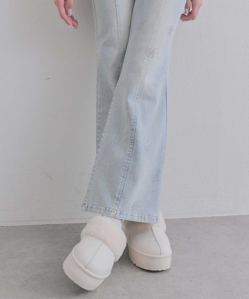 OLIVE des OLIVE(オリーブデオリーブ)の「キラキラモノグラムストレッチデニムパンツ(デニムパンツ・レディース・サックスブルー/ネイビー・MEDIUM/SMALL)」の9枚目の写真