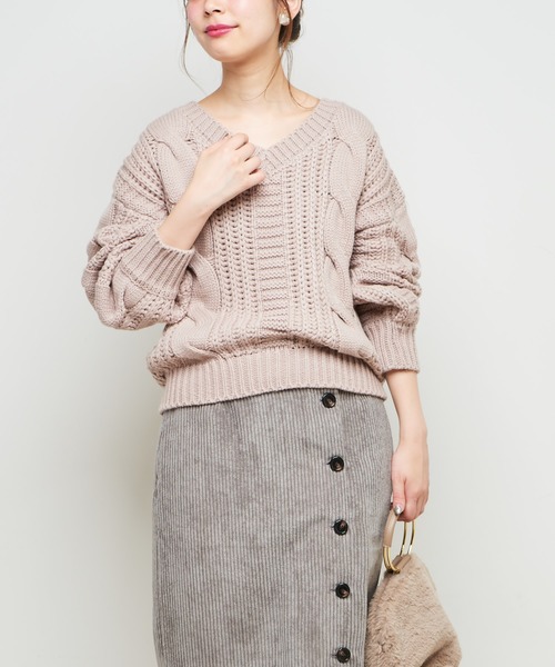natural couture(ナチュラルクチュール)の「Vネックケーブルプルオーバー(ニット/セーター・レディース・ベージュ/ピンク/アイボリー/ライトブラウン/パープル・FREE)」の1枚目の写真