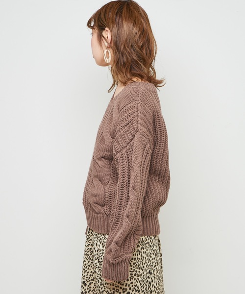 natural couture(ナチュラルクチュール)の「Vネックケーブルプルオーバー(ニット/セーター・レディース・ベージュ/ピンク/アイボリー/ライトブラウン/パープル・FREE)」の9枚目の写真