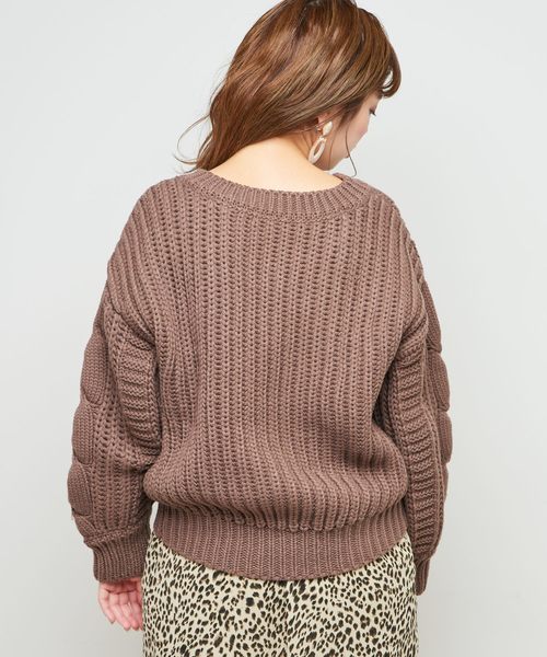 natural couture(ナチュラルクチュール)の「Vネックケーブルプルオーバー(ニット/セーター・レディース・ベージュ/ピンク/アイボリー/ライトブラウン/パープル・FREE)」の6枚目の写真