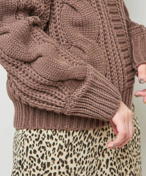 natural couture(ナチュラルクチュール)の「Vネックケーブルプルオーバー(ニット/セーター・レディース・ベージュ/ピンク/アイボリー/ライトブラウン/パープル・FREE)」の12枚目の写真