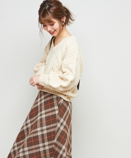 natural couture(ナチュラルクチュール)の「Vネックケーブルプルオーバー(ニット/セーター・レディース・ベージュ/ピンク/アイボリー/ライトブラウン/パープル・FREE)」の21枚目の写真