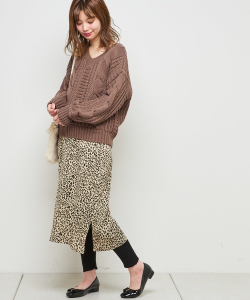natural couture(ナチュラルクチュール)の「Vネックケーブルプルオーバー(ニット/セーター・レディース・ベージュ/ピンク/アイボリー/ライトブラウン/パープル・FREE)」の13枚目の写真