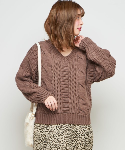 natural couture(ナチュラルクチュール)の「Vネックケーブルプルオーバー(ニット/セーター・レディース・ベージュ/ピンク/アイボリー/ライトブラウン/パープル・FREE)」の16枚目の写真