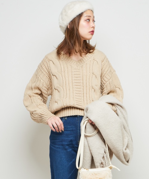 natural couture(ナチュラルクチュール)の「Vネックケーブルプルオーバー(ニット/セーター・レディース・ベージュ/ピンク/アイボリー/ライトブラウン/パープル・FREE)」の11枚目の写真
