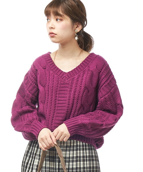 natural couture(ナチュラルクチュール)の「Vネックケーブルプルオーバー(ニット/セーター・レディース・ベージュ/ピンク/アイボリー/ライトブラウン/パープル・FREE)」の5枚目の写真
