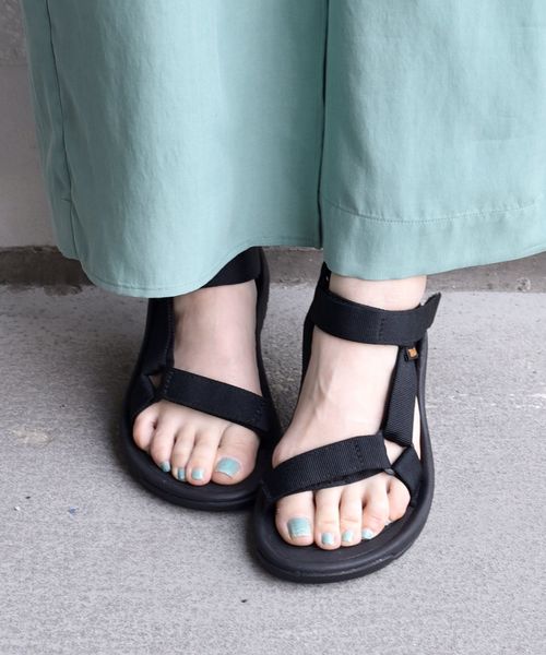 Teva(テバ)の「TEVA:HURRICANE XLT2 ◇(サンダル・レディース・ブラック/グレー・50/80/70/60)」の2枚目の写真