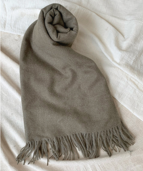 apres jour mignon（アプレジュールミニョン）の「【apresjour mignon×ARIAZ】カシミヤタッチウールストール（ストール/ショール・レディース・ベージュ/カーキ/アイボリー/スモークグレー・ONESIZE）」の4枚目の写真