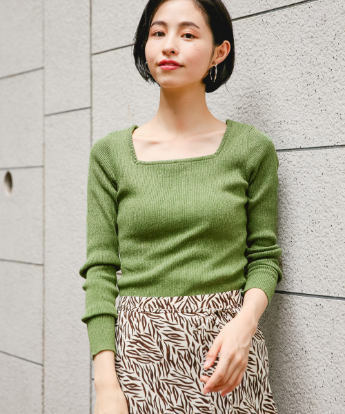 LOWRYS FARM（ローリーズファーム）の「スクエアタイトプルオーバー　851130（ニット/セーター・レディース・オフホワイト/ブラック/グリーン/イエロー/ネイビー・MEDIUM/LARGE）」の4枚目の写真