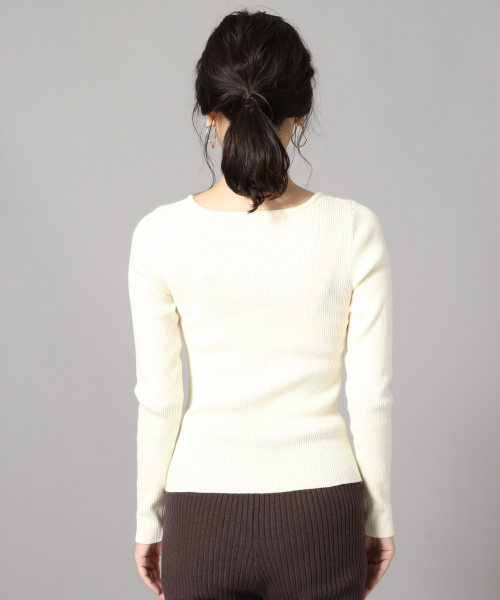 LOWRYS FARM（ローリーズファーム）の「スクエアタイトプルオーバー　851130（ニット/セーター・レディース・オフホワイト/ブラック/グリーン/イエロー/ネイビー・MEDIUM/LARGE）」の6枚目の写真