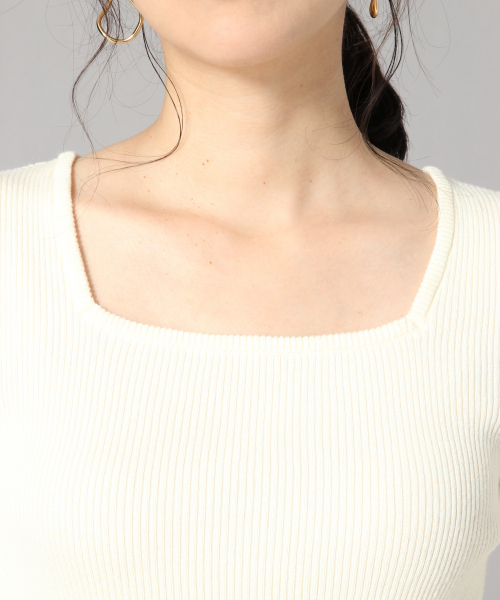 LOWRYS FARM（ローリーズファーム）の「スクエアタイトプルオーバー　851130（ニット/セーター・レディース・オフホワイト/ブラック/グリーン/イエロー/ネイビー・MEDIUM/LARGE）」の9枚目の写真