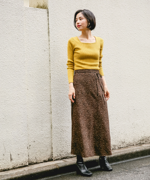 LOWRYS FARM（ローリーズファーム）の「スクエアタイトプルオーバー　851130（ニット/セーター・レディース・オフホワイト/ブラック/グリーン/イエロー/ネイビー・MEDIUM/LARGE）」の13枚目の写真