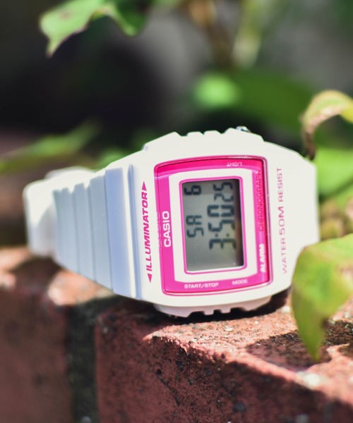 CASIO(カシオ)の「/CASIO(カシオ)/スタンダードデジタル(デジタル腕時計・レディース・ホワイト/ブラック/ホワイト系その他/ブラック系その他/パープル/ブルー/ピンク/ネイビー・FREE)」の3枚目の写真