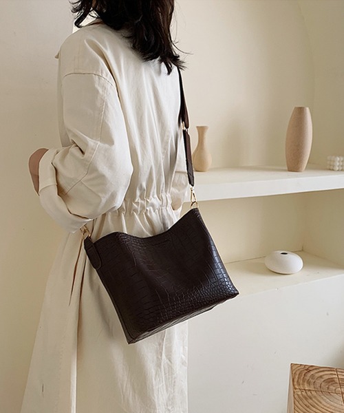 TABI PAL（タビパル）の「クロコ型押し 2WAY ショルダーバッグ 巾着袋（ショルダーバッグ・レディース・ブルー/グリーン/ブラウン/ブラック/ベージュ・FREE）」の3枚目の写真