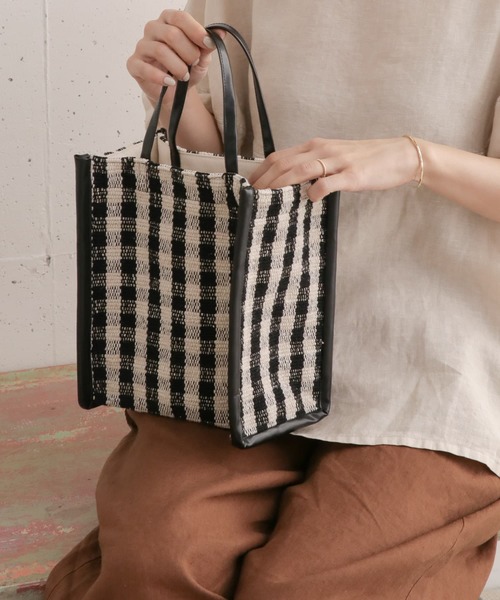 URBAN RESEARCH DOORS（アーバンリサーチドアーズ）の「サイドパイピングバッグ（ハンドバッグ・レディース・ストライプ/チェック・ONE）」の2枚目の写真