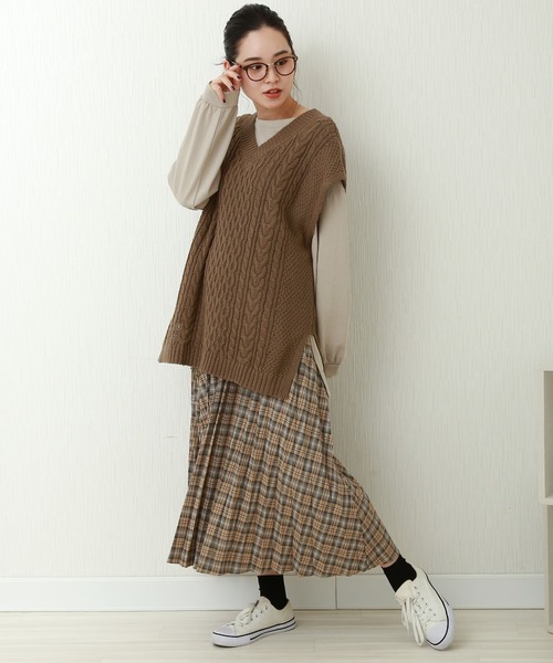 n'ee-ne（ネーネ）の「コットンケーブル編地切替ベスト（ベスト・レディース・モカ/ベージュ/オフホワイト/カーキ・FREE）」の21枚目の写真