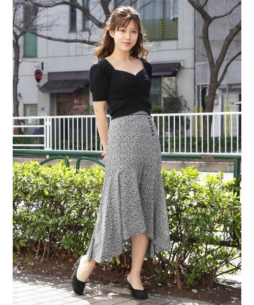 dazzlin（ダズリン）の「スモールフラワーフレアスカート（スカート・レディース・ブラック/レッド・SMALL/MEDIUM）」の6枚目の写真