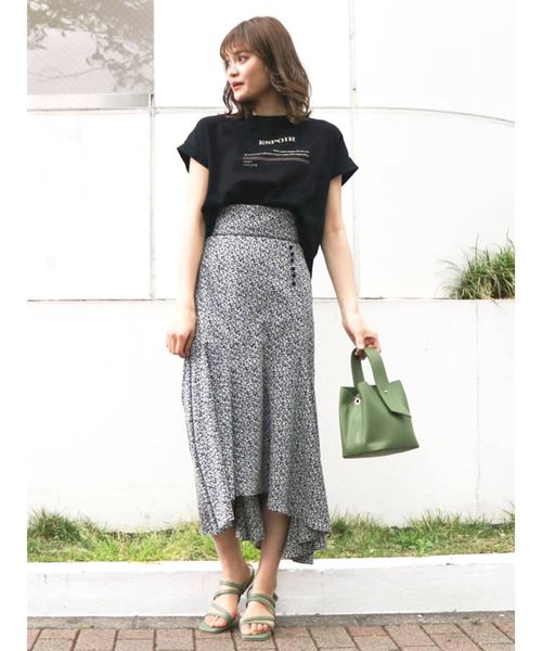 dazzlin（ダズリン）の「スモールフラワーフレアスカート（スカート・レディース・ブラック/レッド・SMALL/MEDIUM）」の5枚目の写真