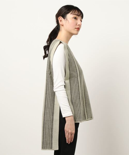 archives(アルシーヴ)の「ストライプジャガードニットベスト(ニット/セーター・レディース・ブラック/グリーン/モカ・MEDIUM)」の4枚目の写真