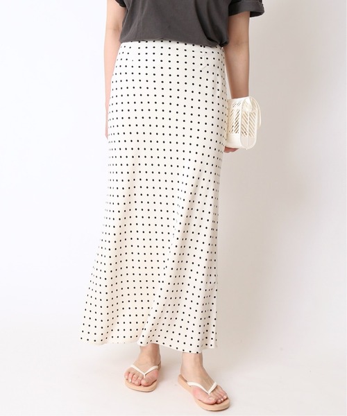 U by SPICK&SPAN（ユーバイスピックアンドスパン）の「≪追加≫サテンスカート 2◆（スカート・レディース・ホワイト/ブラウン系その他4・38/36/34）」の2枚目の写真