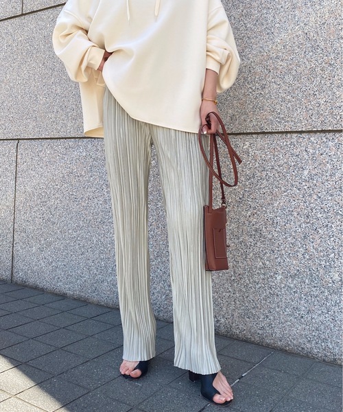 StyleSea(スタイルシー)の「シャイニー楊柳プリーツストレートパンツ(その他パンツ・レディース・ホワイト/グレイッシュベージュ/ミント/ラベンダー/ブルー/モカ/ブラック・FREE)」の5枚目の写真