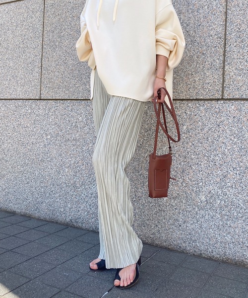 StyleSea(スタイルシー)の「シャイニー楊柳プリーツストレートパンツ(その他パンツ・レディース・ホワイト/グレイッシュベージュ/ミント/ラベンダー/ブルー/モカ/ブラック・FREE)」の15枚目の写真