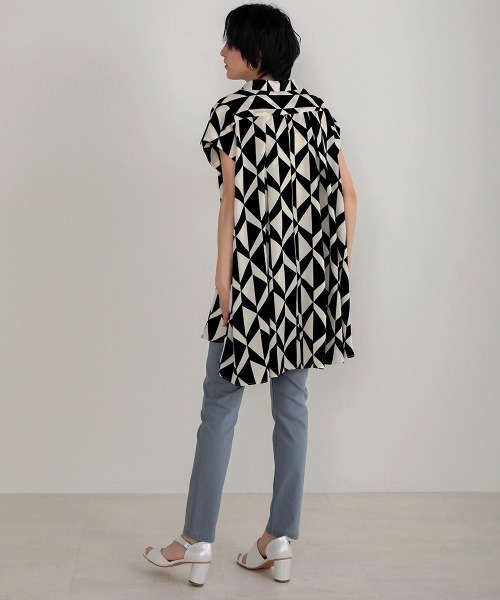 Bou Jeloud（ブージュルード）の「Aラインスキッパーシャツチュニック（シャツ/ブラウス・レディース・ブラック/オフホワイト/カーキ/A・38）」の7枚目の写真