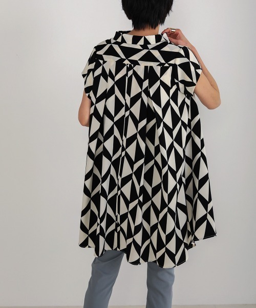 Bou Jeloud（ブージュルード）の「Aラインスキッパーシャツチュニック（シャツ/ブラウス・レディース・ブラック/オフホワイト/カーキ/A・38）」の16枚目の写真