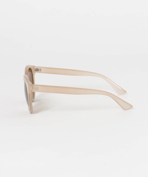 KBF（ケイビーエフ）の「ボリュームフレームサングラス（メガネ・レディース・ブラック/ベージュ・ONE）」の8枚目の写真