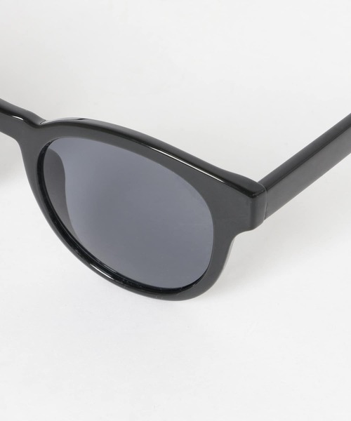 KBF（ケイビーエフ）の「ボリュームフレームサングラス（メガネ・レディース・ブラック/ベージュ・ONE）」の6枚目の写真