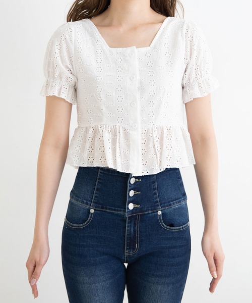 Newlyme(ニューリーミー)の「ペプラムレースブラウス(シャツ/ブラウス・レディース・ホワイト・SMALL/LARGE/MEDIUM/X-LARGE)」の2枚目の写真