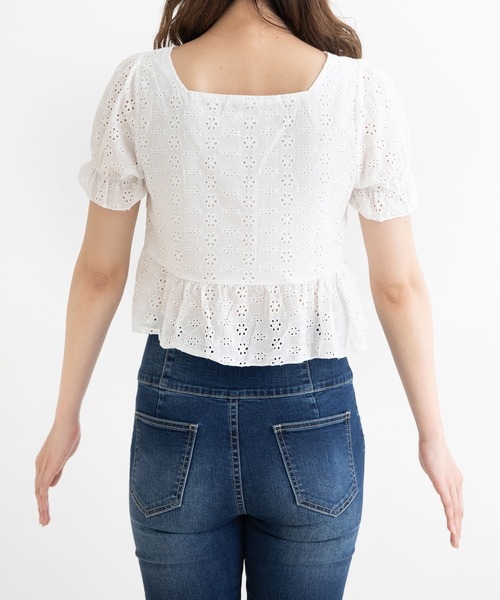 Newlyme(ニューリーミー)の「ペプラムレースブラウス(シャツ/ブラウス・レディース・ホワイト・SMALL/LARGE/MEDIUM/X-LARGE)」の3枚目の写真