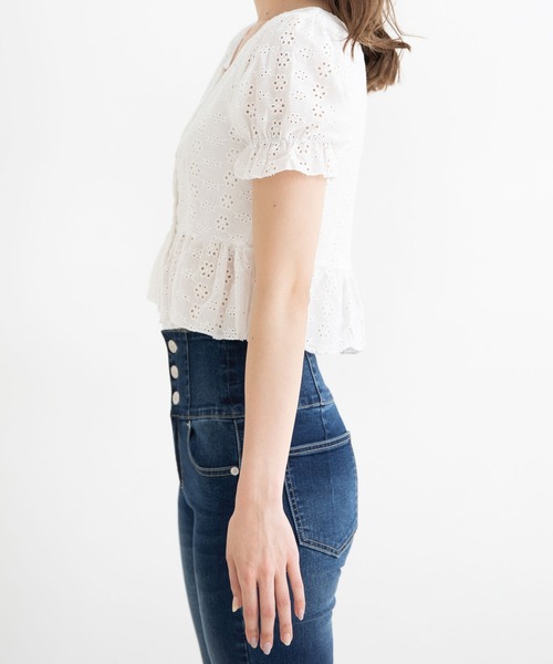 Newlyme(ニューリーミー)の「ペプラムレースブラウス(シャツ/ブラウス・レディース・ホワイト・SMALL/LARGE/MEDIUM/X-LARGE)」の4枚目の写真