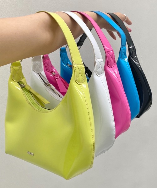 SHAGGIE（シャギー）の「ワンハンドルエナメルバッグ（ハンドバッグ・レディース・ホワイト/ブラック/ピンク/ブルー/グリーン・FREE）」の10枚目の写真