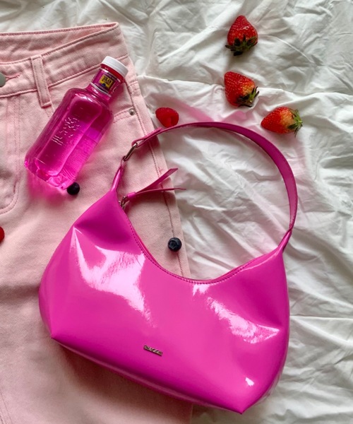 SHAGGIE（シャギー）の「ワンハンドルエナメルバッグ（ハンドバッグ・レディース・ホワイト/ブラック/ピンク/ブルー/グリーン・FREE）」の15枚目の写真