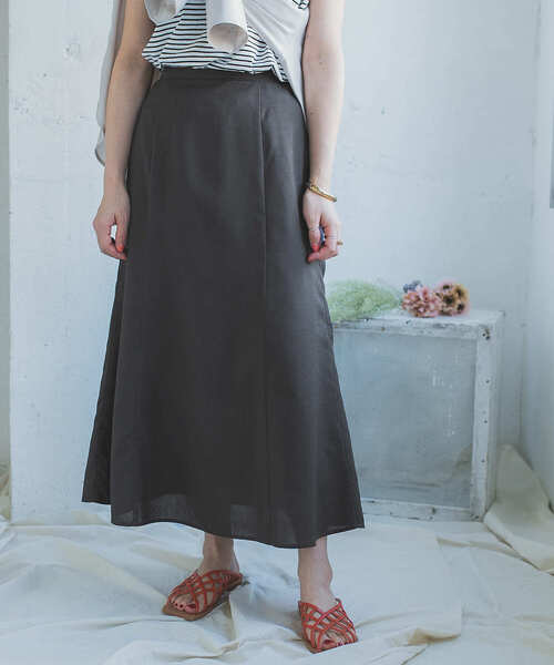 ITEMS URBANRESEARCH（アイテムズ アーバンリサーチ）の「リネンライクセミフレアスカート（スカート・レディース・チャコールグレー/ベージュ/グレー系その他・FREE）」の2枚目の写真