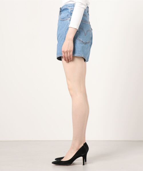 Levi's（リーバイス）の「HIGH LOOSE SHORT NUMBER ONE（デニムパンツ・レディース・ライトインディゴブルー・29inch/28inch/24inch/23inch/27inch/25inch/26inch）」の3枚目の写真