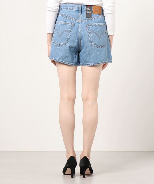 Levi's（リーバイス）の「HIGH LOOSE SHORT NUMBER ONE（デニムパンツ・レディース・ライトインディゴブルー・29inch/28inch/24inch/23inch/27inch/25inch/26inch）」の2枚目の写真