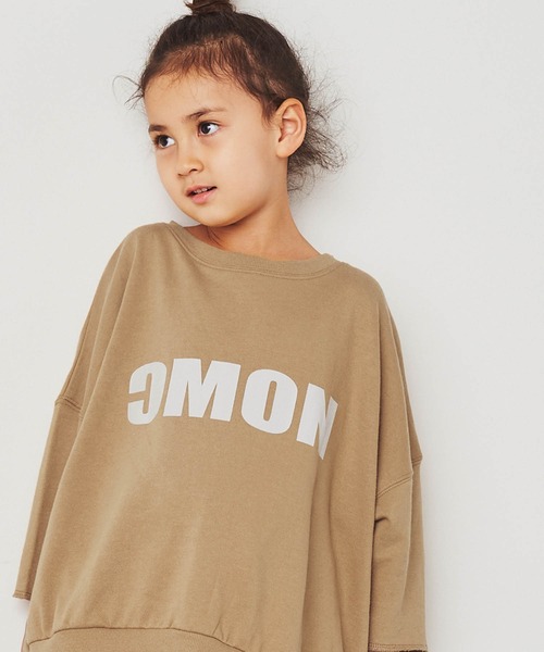 ＆yam（アンドヤム）の「USA裏毛カレッジロゴオーバーサイズバックスリットスウェット（スウェット・キッズ・ブラック/ブルー/ベージュ/ホワイト・120-130cm/130-140cm/140-150cm/150-160cm/110-120cm）」の4枚目の写真