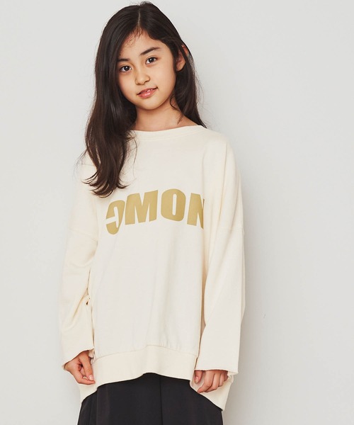 ＆yam（アンドヤム）の「USA裏毛カレッジロゴオーバーサイズバックスリットスウェット（スウェット・キッズ・ブラック/ブルー/ベージュ/ホワイト・120-130cm/130-140cm/140-150cm/150-160cm/110-120cm）」の2枚目の写真