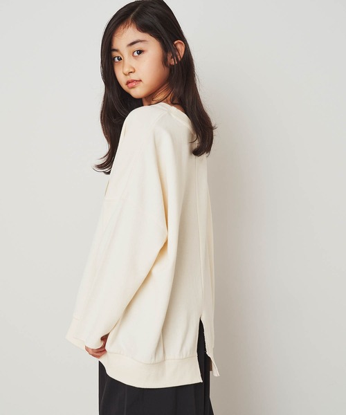 ＆yam（アンドヤム）の「USA裏毛カレッジロゴオーバーサイズバックスリットスウェット（スウェット・キッズ・ブラック/ブルー/ベージュ/ホワイト・120-130cm/130-140cm/140-150cm/150-160cm/110-120cm）」の6枚目の写真