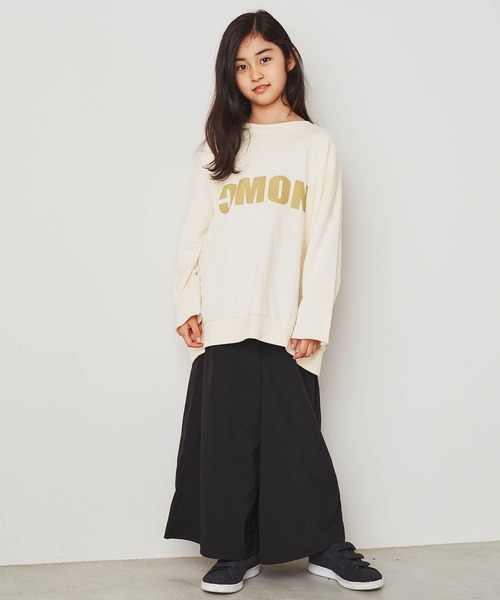 ＆yam（アンドヤム）の「USA裏毛カレッジロゴオーバーサイズバックスリットスウェット（スウェット・キッズ・ブラック/ブルー/ベージュ/ホワイト・120-130cm/130-140cm/140-150cm/150-160cm/110-120cm）」の8枚目の写真