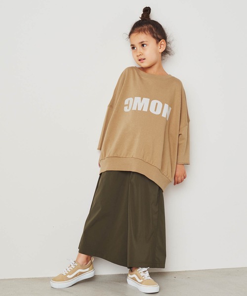 ＆yam（アンドヤム）の「USA裏毛カレッジロゴオーバーサイズバックスリットスウェット（スウェット・キッズ・ブラック/ブルー/ベージュ/ホワイト・120-130cm/130-140cm/140-150cm/150-160cm/110-120cm）」の15枚目の写真