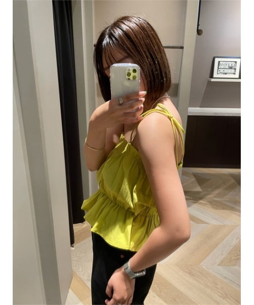 MOUSSY(マウジー)の「GATHER FRILL CAMI トップス(キャミソール・レディース・ブラック/イエロー/アイボリー・FREE)」の20枚目の写真