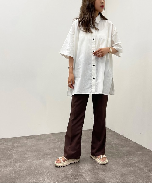 apres jour mignon(アプレジュールミニョン)の「BIGシャツ【ZOZOTOWN限定アイテム】(シャツ/ブラウス・レディース・ブルー系その他/オフホワイト/ブラック・フリー/X-LARGE)」の8枚目の写真