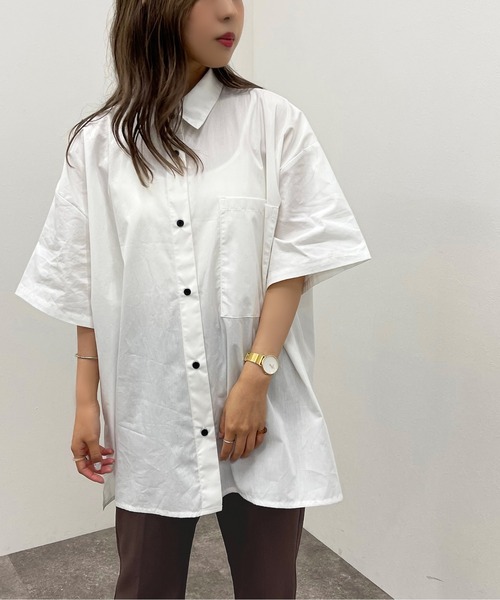 apres jour mignon(アプレジュールミニョン)の「BIGシャツ【ZOZOTOWN限定アイテム】(シャツ/ブラウス・レディース・ブルー系その他/オフホワイト/ブラック・フリー/X-LARGE)」の4枚目の写真